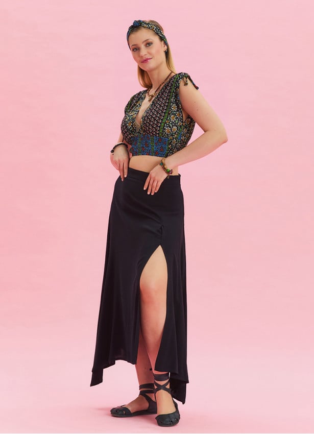 Black Asymmetrical Skirt with Zipper Detail and Slit 4638